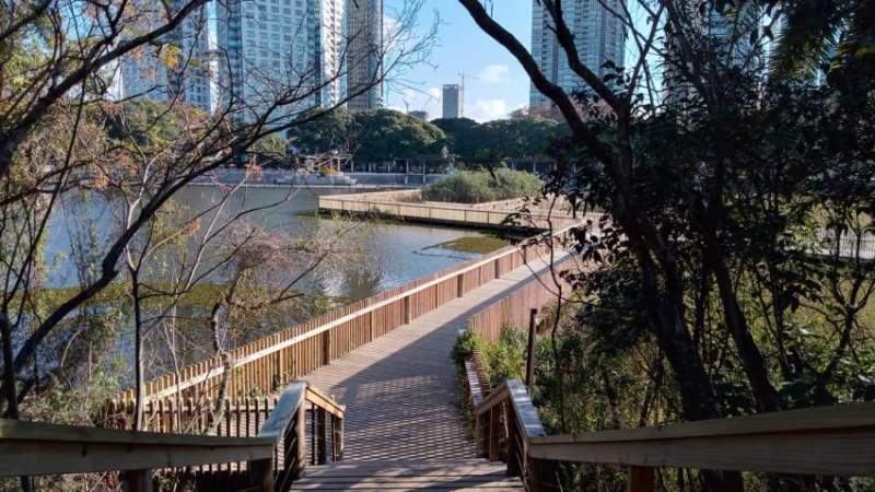 Accesos, puentes y senderos en Reserva Ecológica Costanera Sur